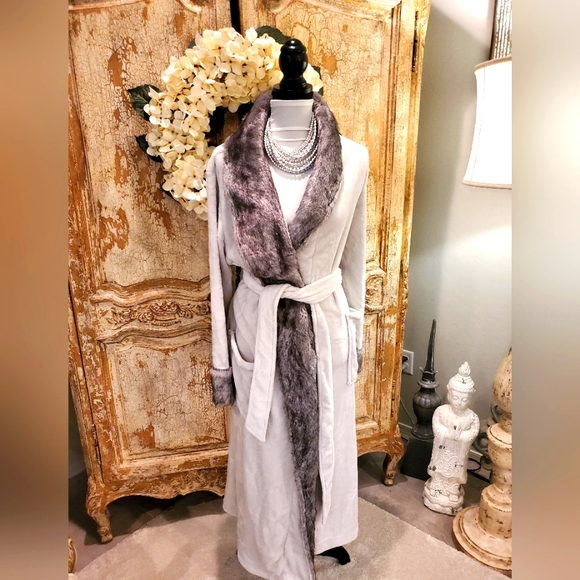 Soma New unworn Faux Fur Robe Size L/XL - Picture 4 of 8